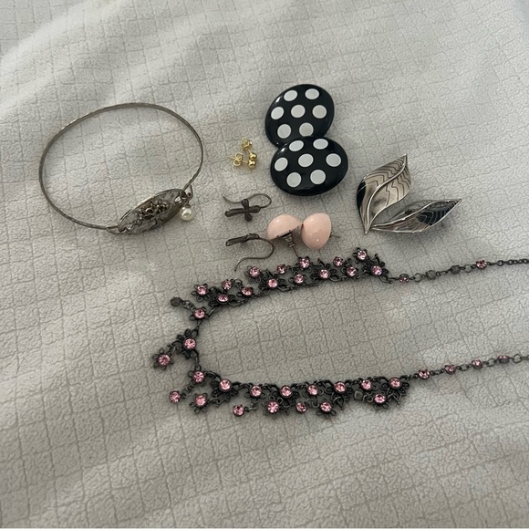 Classy Jewelry Bundle - Picture 1 of 8